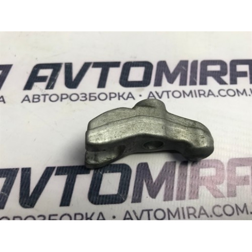 Кронштейн топливной форсунки Opel Astra H 2004-2010 93184223